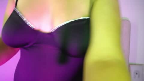 Snapshot of baby_honey24 chatting on 12/16/24, 12:59 BABY HONEY online show from 12/16/24, 12:59