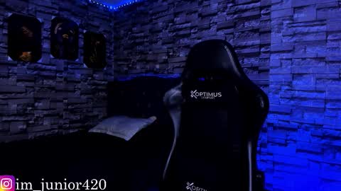 Junior       Independent Model online show from 09/15/25, 06:46