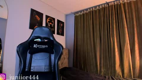 Junior       Independent Model online show from 04/19/26, 02:55