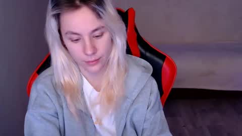 baby_kitte online show from 12/13/24, 11:50