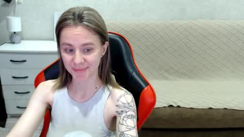 baby_kitte online show from 10/12/25, 12:20