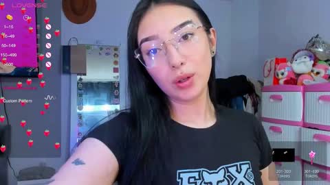 Snapshot of baby_lily1 chatting on 11/04/25, 01:32 lily online show from 11/04/25, 01:32