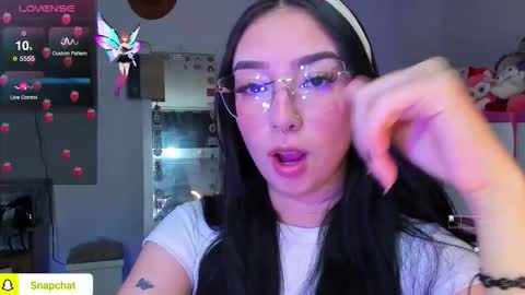 Snapshot of baby_lily1 chatting on 11/20/25, 03:01 lily online show from 11/20/25, 03:01