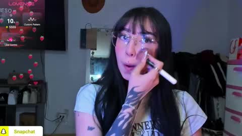 Snapshot of baby_lily1 chatting on 12/16/25, 01:16 lily online show from 12/16/25, 01:16