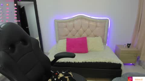 Snapshot of baby_love03 chatting on 05/21/26, 01:34 Dulce Stefa online show from 05/21/26, 01:34