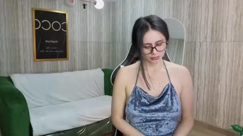 Bella online show from 09/12/25, 09:04