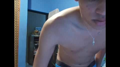 Snapshot of baby_mooonx chatting on 11/28/25, 07:38 adrian online show from 11/28/25, 07:38