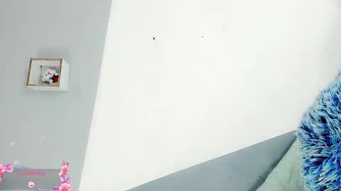 Snapshot of baby_rouss chatting on 10/16/25, 12:06 Baby-Rouss online show from 10/16/25, 12:06