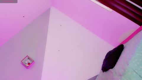 Snapshot of baby_rouss chatting on 11/15/25, 01:40 Baby-Rouss online show from 11/15/25, 01:40