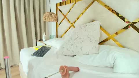 baby_scarleth_ online show from 12/17/25, 04:51