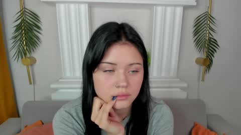 baby_sunsh1ne_ online show from 06/08/26, 01:28