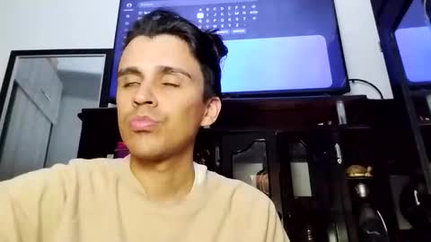 Dani  online show from 11/05/25, 01:38