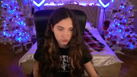 Snapshot of babyflowerr chatting on 12/18/24, 08:36 Sasha online show from 12/18/24, 08:36