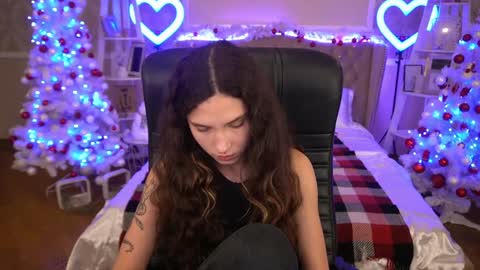 Snapshot of babyflowerr chatting on 12/23/24, 11:17 Sasha online show from 12/23/24, 11:17