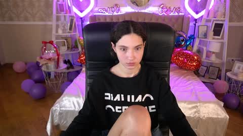 Snapshot of babyflowerr chatting on 02/08/25, 02:47 Sasha online show from 02/08/25, 02:47