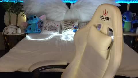 Snapshot of babyflowerr chatting on 10/15/25, 07:03 Sasha online show from 10/15/25, 07:03