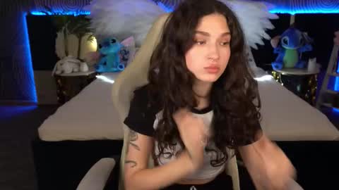 Snapshot of babyflowerr chatting on 10/17/25, 07:05 Sasha online show from 10/17/25, 07:05