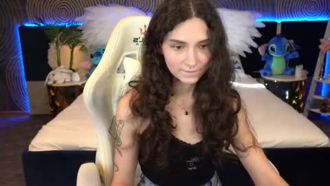 Snapshot of babyflowerr chatting on 10/19/25, 06:52 Sasha online show from 10/19/25, 06:52