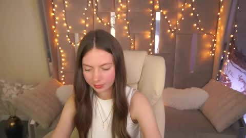 Snapshot of babylumii chatting on 04/20/26, 01:47 Lady Vi online show from 04/20/26, 01:47