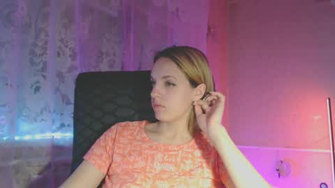 Snapshot of babymuro4ka chatting on 02/11/25, 11:44 Sonya online show from 02/11/25, 11:44