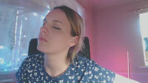 Snapshot of babymuro4ka chatting on 03/09/25, 05:44 Sonya online show from 03/09/25, 05:44