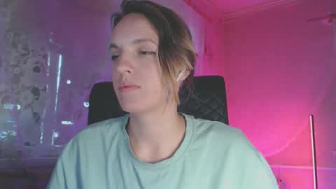 Snapshot of babymuro4ka chatting on 10/11/25, 05:17 Sonya online show from 10/11/25, 05:17
