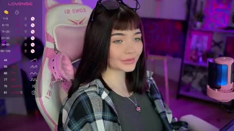 Snapshot of babyroxynill chatting on 12/04/24, 11:02 Nika online show from 12/04/24, 11:02