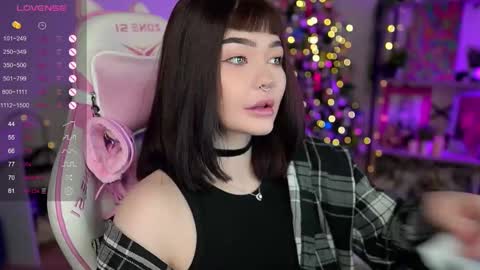 Snapshot of babyroxynill chatting on 12/29/24, 10:36 Nika online show from 12/29/24, 10:36