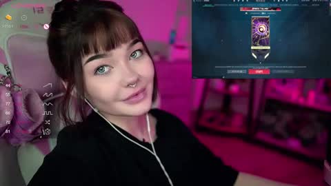 Snapshot of babyroxynill chatting on 02/10/25, 01:46 Nika online show from 02/10/25, 01:46