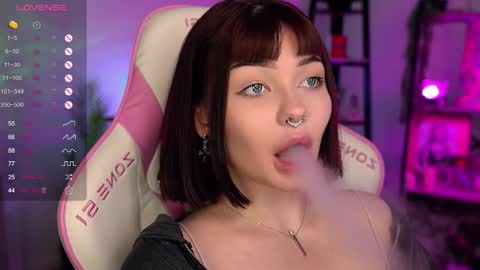 Snapshot of babyroxynill chatting on 09/15/25, 08:53 Nika online show from 09/15/25, 08:53