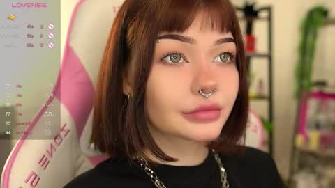 Snapshot of babyroxynill chatting on 09/21/25, 10:22 Nika online show from 09/21/25, 10:22