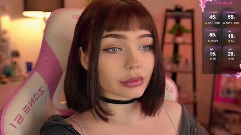 Snapshot of babyroxynill chatting on 11/17/25, 03:40 Nika online show from 11/17/25, 03:40