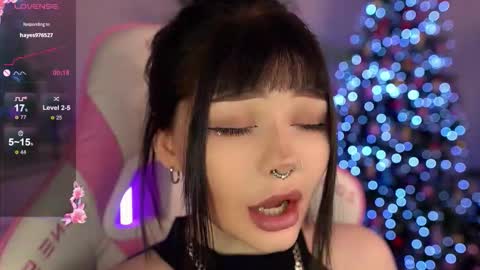 Snapshot of babyroxynill chatting on 12/15/25, 04:11 Nika online show from 12/15/25, 04:11