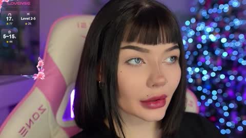 Snapshot of babyroxynill chatting on 12/19/25, 04:03 Nika online show from 12/19/25, 04:03