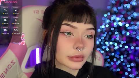 Snapshot of babyroxynill chatting on 12/20/25, 04:03 Nika online show from 12/20/25, 04:03