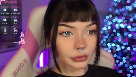 Snapshot of babyroxynill chatting on 12/21/25, 04:03 Nika online show from 12/21/25, 04:03