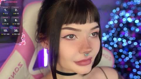 Snapshot of babyroxynill chatting on 12/22/25, 05:43 Nika online show from 12/22/25, 05:43