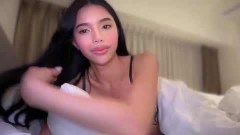 Snapshot of babysabrinaxx chatting on 12/14/25, 08:35 babysabrinaxx online show from 12/14/25, 08:35