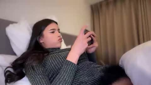 Snapshot of babysabrinaxx chatting on 12/15/25, 08:40 babysabrinaxx online show from 12/15/25, 08:40