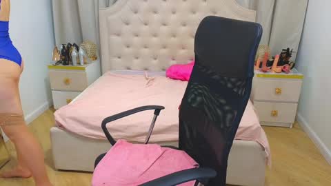 Snapshot of babysquirty chatting on 02/01/25, 04:33 Angela online show from 02/01/25, 04:33