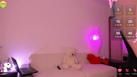 Snapshot of babyuniporn chatting on 12/04/25, 08:12 Eva online show from 12/04/25, 08:12