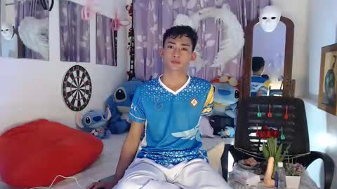 Snapshot of bad_boy_in_bed chatting on 10/03/25, 06:32 jay online show from 10/03/25, 06:32