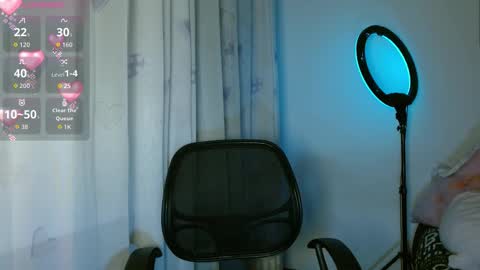 Snapshot of bad_gyaal chatting on 10/20/25, 03:12 Sophie online show from 10/20/25, 03:12