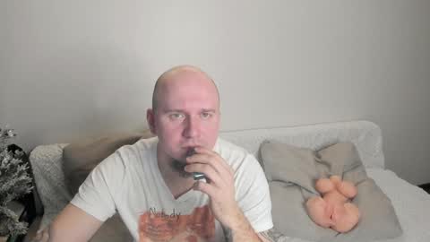 Snapshot of bad_hot_boy__209123 chatting on 01/04/25, 11:43 Mike online show from 01/04/25, 11:43