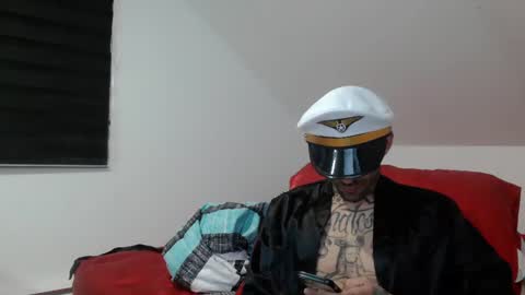 Snapshot of badcouple_ chatting on 01/25/25, 04:02 BadCouple  online show from 01/25/25, 04:02