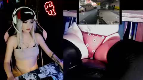 Snapshot of badd0ll chatting on 07/08/26, 02:32 badd0ll online show from 07/08/26, 02:32