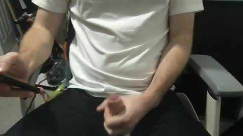 Snapshot of baddersguy13 chatting on 01/27/25, 05:15 baddersguy13 online show from 01/27/25, 05:15