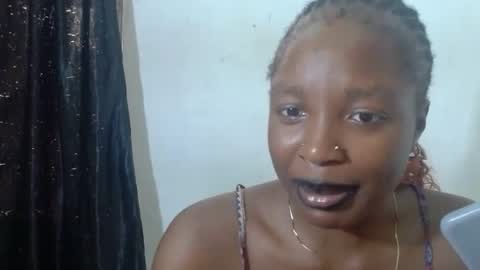 Snapshot of baddiebitchx chatting on 04/17/26, 10:18 baddiebitchx online show from 04/17/26, 10:18