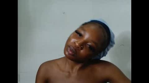 Snapshot of baddiebitchx chatting on 05/13/26, 10:27 baddiebitchx online show from 05/13/26, 10:27