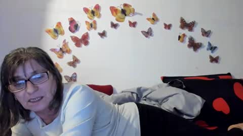 Snapshot of badgg chatting on 12/19/24, 06:34 Gina online show from 12/19/24, 06:34